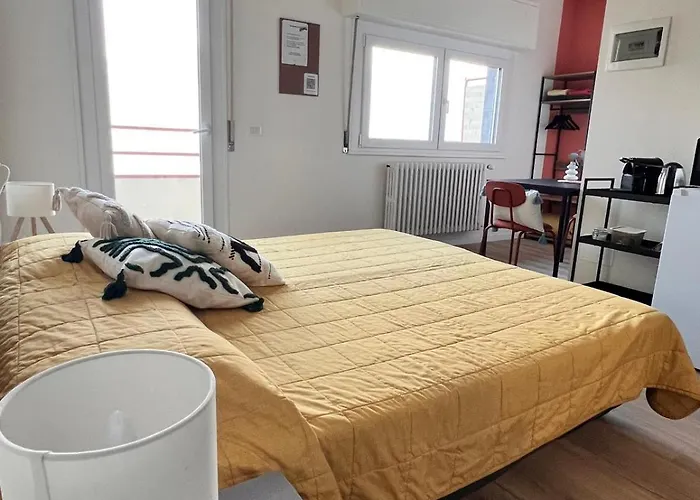 The Balcony On The 2 アパート *