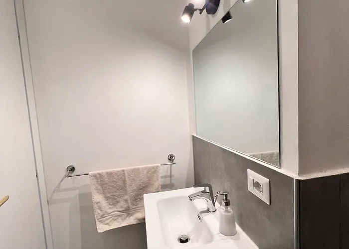 The Balcony On The 2 * メナッジョ